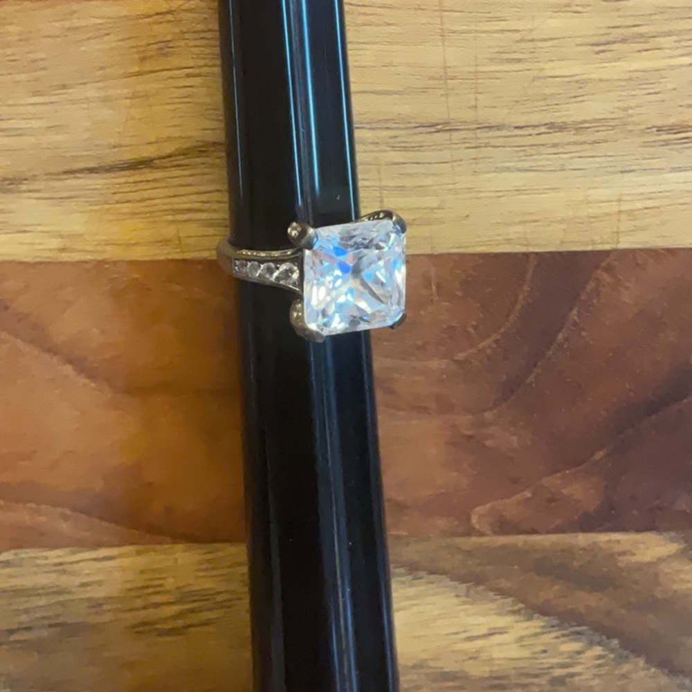 Classic square CZ solitaire ring w925 sterling silver band. No missing stones
